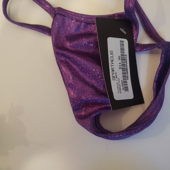 Twinkle v Back - Picture 1 of 4